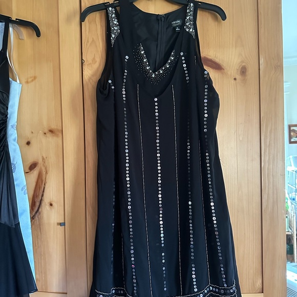 Nicole by Nicole Miller - Classic Black Short Dress size 12. - gorgeous beading - Picture 4 of 7